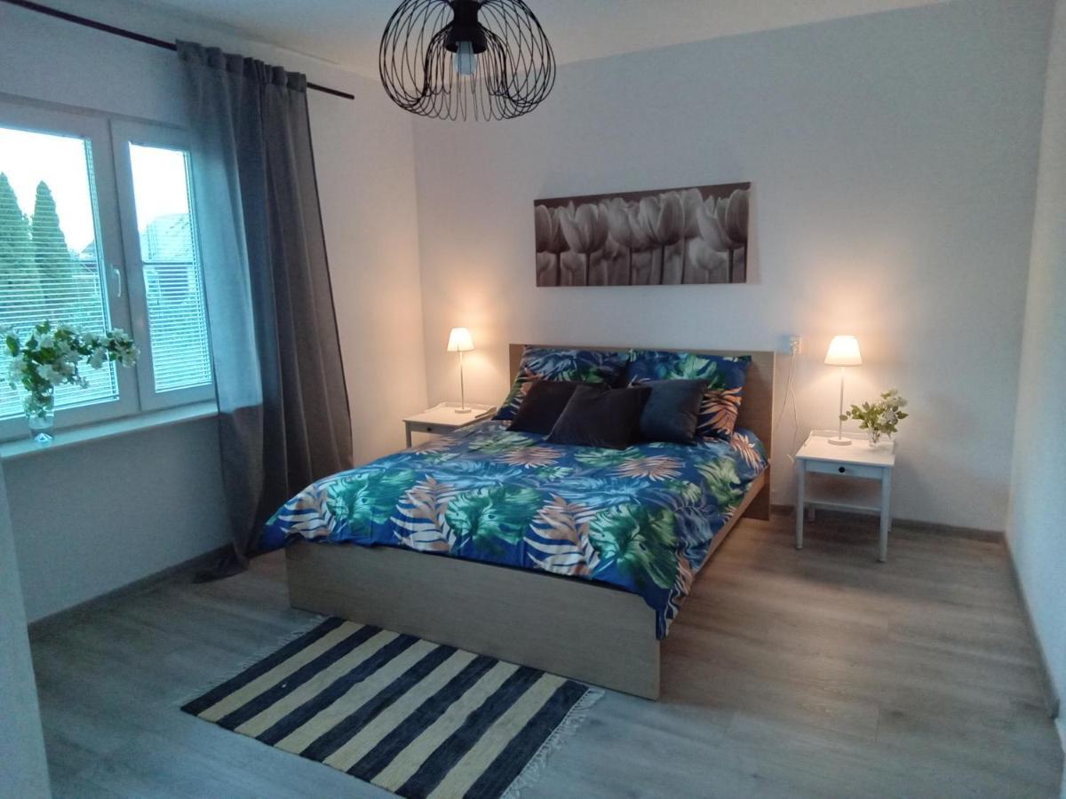 Domek U Kazi Sadowne Esterno foto